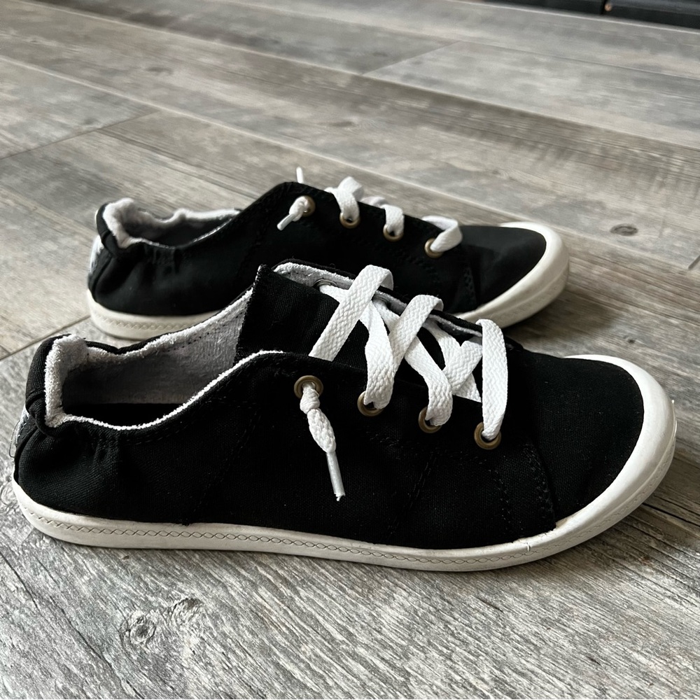 Time And Tru Black Scrunch Back Sneakers - Picture 3 of 7